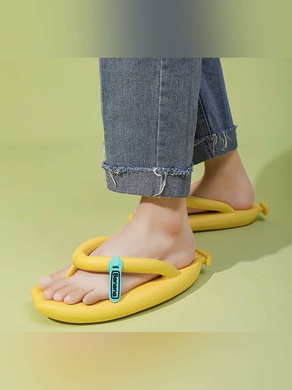 Banana-Shaped Travel Shoe Shapers - Bright Yellow size 7-9